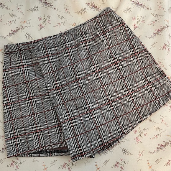 Asymmetrical Houndstooth mini skort - Picture 1 of 5